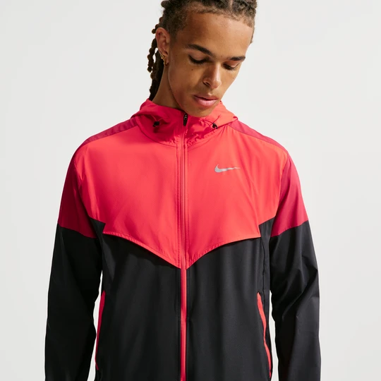 Zdjęcie produktu Męska kurtka do biegania Nike Impossibly Light Windrunner - Czerń