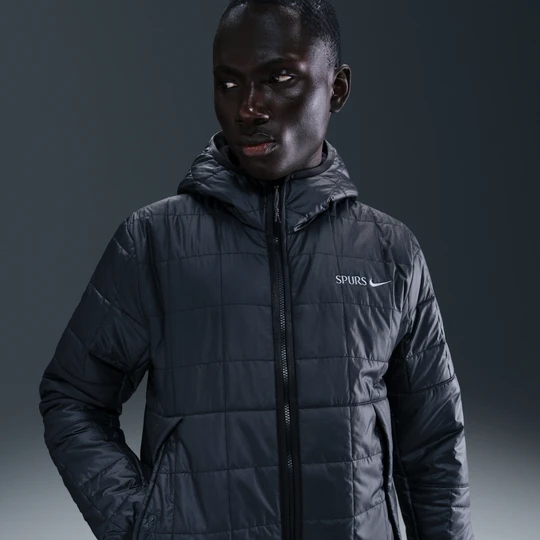 Zdjęcie produktu Męska kurtka piłkarska z kapturem i syntetycznym wypełnieniem Nike Tottenham Hotspur - Czerń