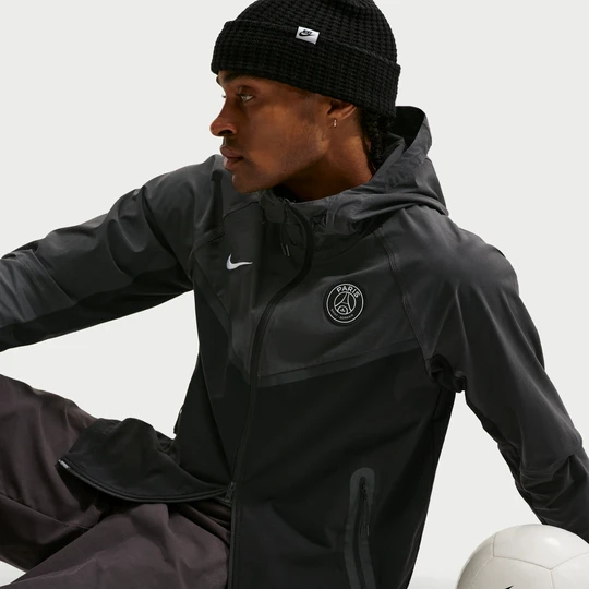 Zdjęcie produktu Męska kurtka piłkarska z tkaniny z zamkiem na całej długości Nike Paris Saint-Germain Tech Windrunner - Czerń