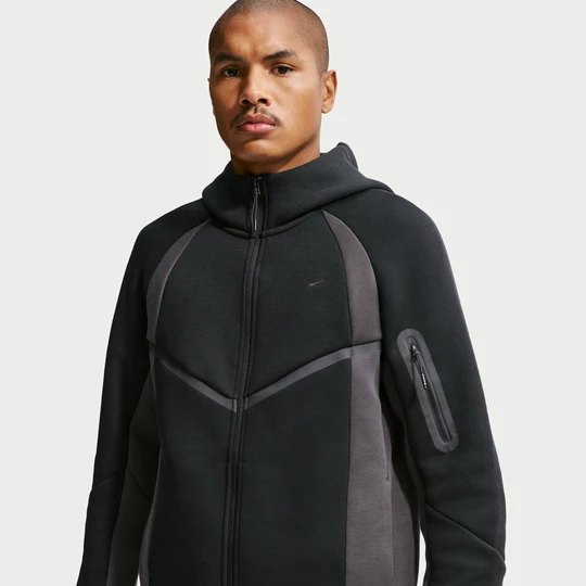 Zdjęcie produktu Męska kurtka z dzianiny w kontrastowych kolorach z zamkiem na całej długości Nike Tech Windrunner - Czerń