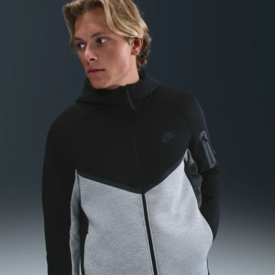 Zdjęcie produktu Męska kurtka z dzianiny z zamkiem na całej długości Windrunner Nike Tech - Czerń