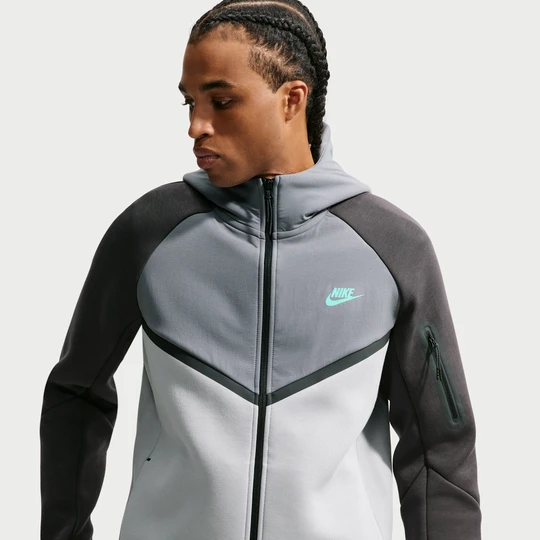 Zdjęcie produktu Męska kurtka z dzianiny z zamkiem na całej długości Windrunner Nike Tech - Szary