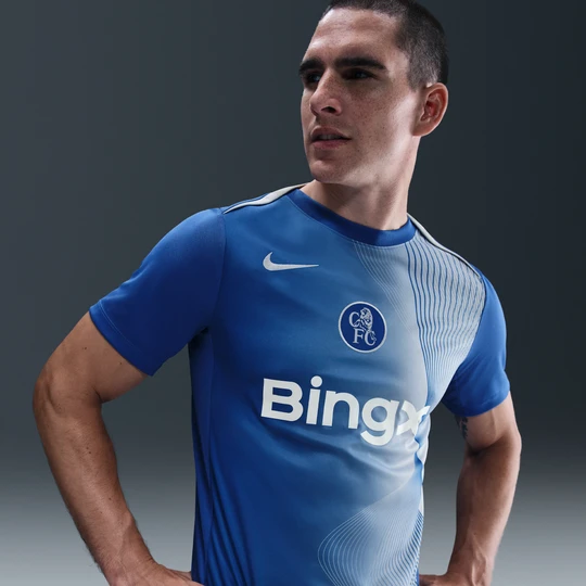 Zdjęcie produktu Męska przedmeczowa koszulka piłkarska Nike Dri-FIT Total 90 Chelsea F.C. Academy Pro (wersja trzecia) - Niebieski