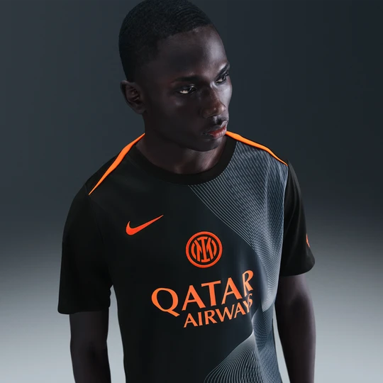 Zdjęcie produktu Męska przedmeczowa koszulka piłkarska Nike Dri-FIT Total 90 Inter Mediolan Academy Pro (wersja trzecia) - Czerń