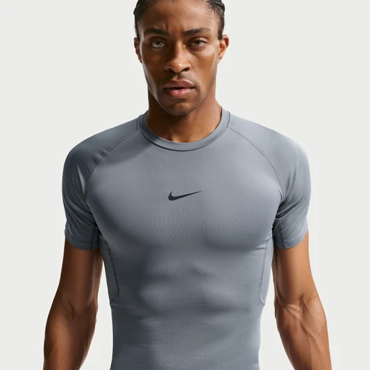 Zdjęcie produktu Męska przylegająca koszulka z krótkim rękawem do fitnessu Dri-FIT Nike Pro - Szary