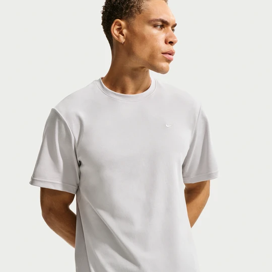 Zdjęcie produktu Męska uniwersalna koszulka z krótkim rękawem Dri-FIT Nike Primary - Szary