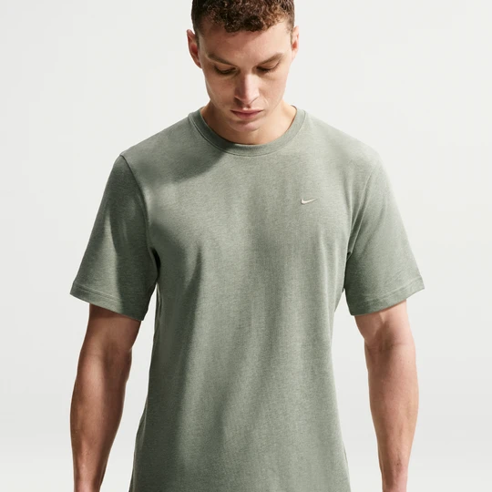 Zdjęcie produktu Męska uniwersalna koszulka z krótkim rękawem Dri-FIT Nike Primary - Zieleń