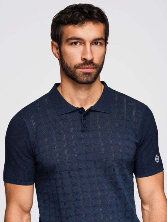 Zdjęcie produktu Męska wiskozowa ażurowa koszulka polo - granatowa V2 - Rozmiar: M Ombre Clothing