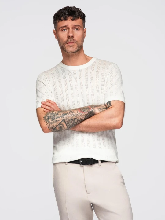 Zdjęcie produktu Męski ażurowy sweter z okrągłym dekoltem i krótkim rękawem – biały V1 Ombre Clothing