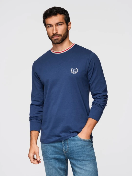 Zdjęcie produktu Męski bawełniany longsleeve z dekoltem U w paski i haftem – ciemnoniebieski V3 - Rozmiar: L Ombre Clothing