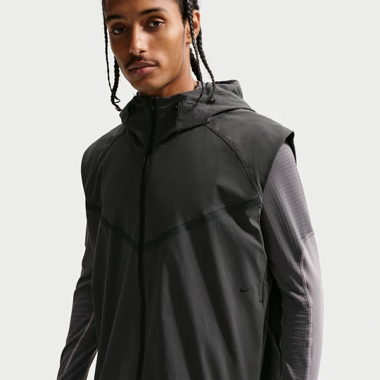 Zdjęcie produktu Męski bezrękawnik z tkaniny Dri-FIT Windrunner Nike Tech - Szary