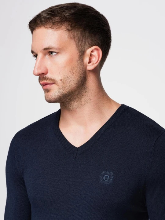 Zdjęcie produktu Męski elegancki sweter BASIC V-neck z wiskozą – granatowy V2 - Rozmiar: XL Ombre Clothing