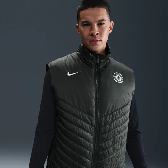 Zdjęcie produktu Męski piłkarski bezrękawnik puchowy o średniej grubości Nike Therma-FIT Chelsea F.C. Windrunner - Zieleń