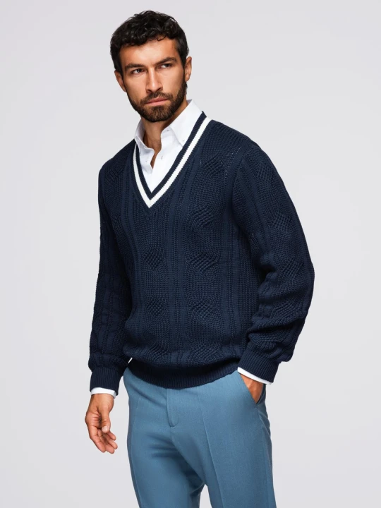 Zdjęcie produktu Męski sweter o splocie warkoczowym z dekoltem w serek - granatowy V2 - Rozmiar: XXL Ombre Clothing