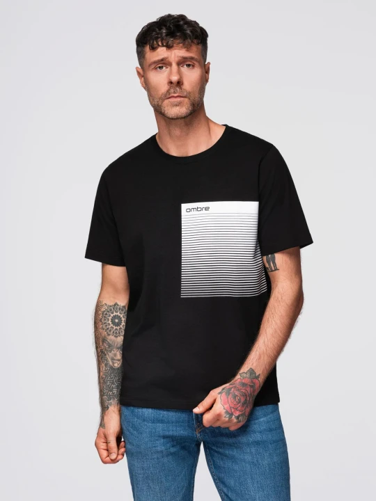 Zdjęcie produktu Męski t-shirt bawełniany z graficznym printem – czarny V2 - Rozmiar: XXL Ombre Clothing