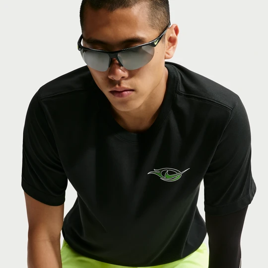 Zdjęcie produktu Męski T-shirt do biegania Dri-FIT Nike - Czerń