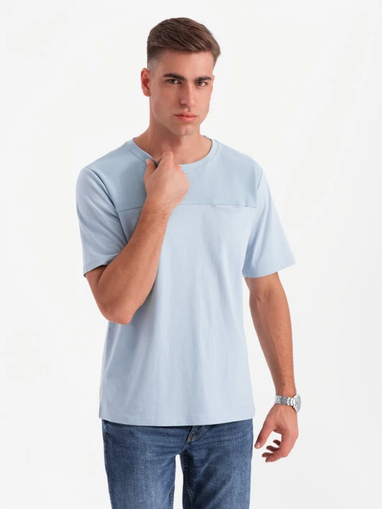Zdjęcie produktu Męski t-shirt LOOSE FIT z kieszonką – błękitny V4 - Rozmiar: S Ombre Clothing