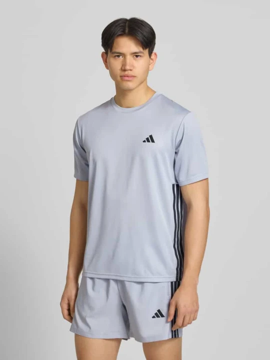 Zdjęcie produktu męski t-shirt o kroju regular fit do sport z nadruk z logo Adidas Średnioszary