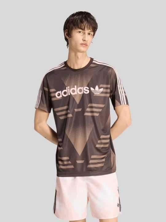 Zdjęcie produktu męski t-shirt o kroju regular fit z napisem z logo adidas Originals Ciemnobrązowy