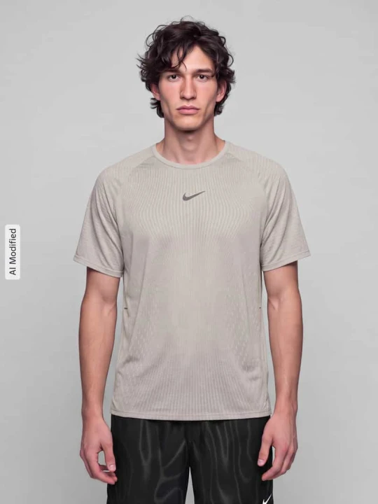 Zdjęcie produktu męski t-shirt o kroju regular fit z technologią aero-fit model 'STRIDE' Nike Średnioszary