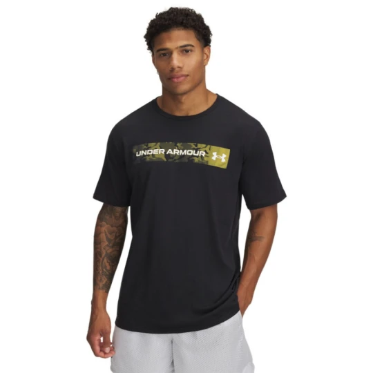 Zdjęcie produktu Męski t-shirt z nadrukiem Under Armour UA Camo Chest Stripe SS - czarny złe zdjęcie nadruku u producenta