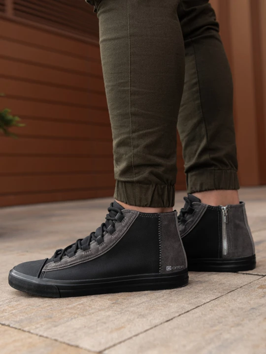 Zdjęcie produktu Męskie buty trampki z kontrastującymi elementami - czarne Ombre Clothing