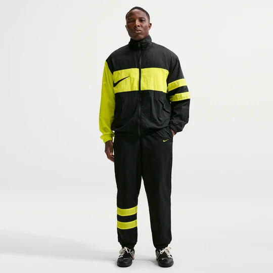 Zdjęcie produktu Męskie dresowe spodnie piłkarskie z tkaniny Nike i96 Repel - Czerń