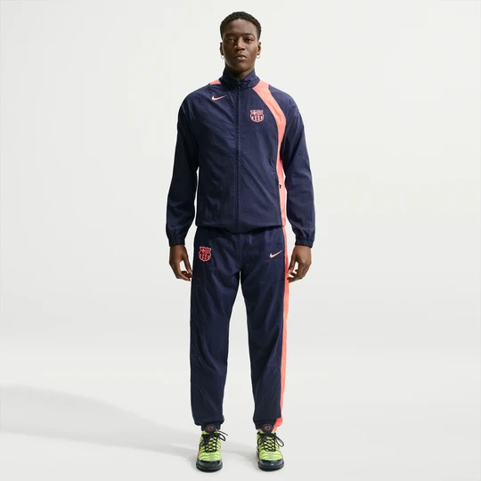 Zdjęcie produktu Męskie dresowe spodnie piłkarskie z tkaniny Nike Total 90 FC Barcelona (wersja trzecia) - Niebieski