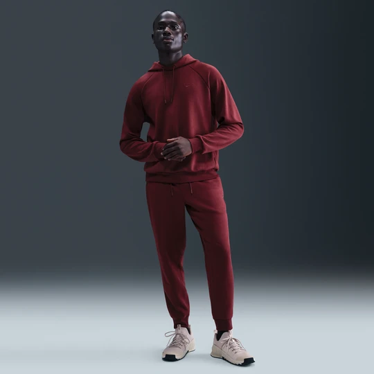 Zdjęcie produktu Męskie funkcjonalne joggery z ochroną przed promieniowaniem UV Dri-FIT Nike Primary Fleece - Czerwony