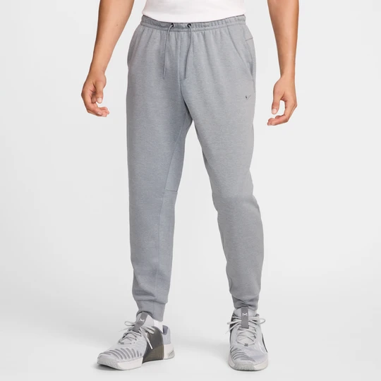Zdjęcie produktu Męskie funkcjonalne joggery z ochroną przed promieniowaniem UV Dri-FIT Nike Primary Fleece - Szary