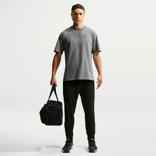 Zdjęcie produktu Męskie funkcjonalne joggery z ochroną przed promieniowaniem UV Nike Primary NanoKnit Dri-FIT - Czerń