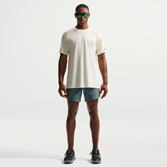 Zdjęcie produktu Męskie spodenki do biegania 2 w 1 18 cm Dri-FIT Nike Stride - Szary