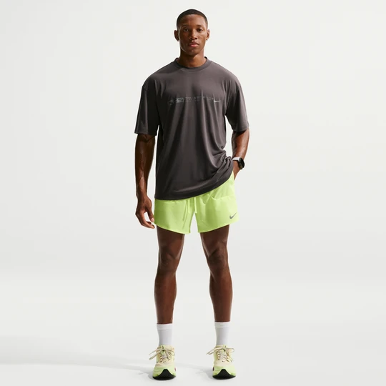 Zdjęcie produktu Męskie spodenki do biegania 2 w 1 18 cm Dri-FIT Nike Stride - Żółty