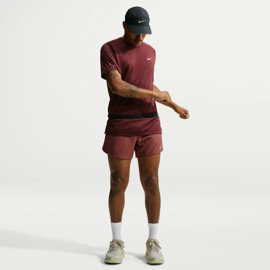Zdjęcie produktu Męskie spodenki do biegania z wszytą bielizną 13 cm Nike Dri-FIT Stride - Brązowy
