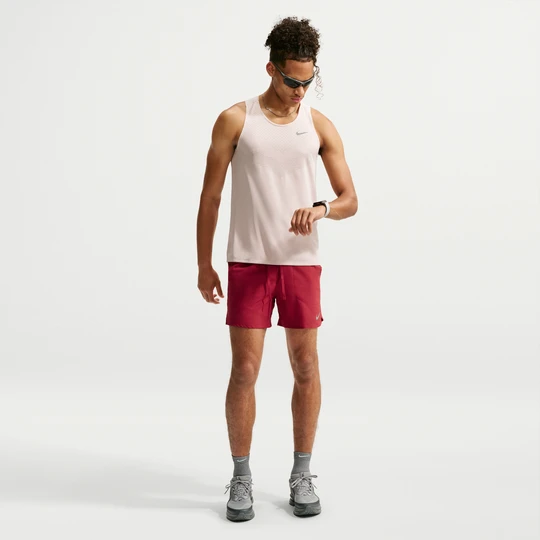 Zdjęcie produktu Męskie spodenki do biegania z wszytą bielizną 13 cm Nike Dri-FIT Stride - Czerwony