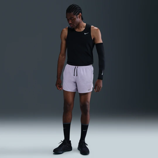 Zdjęcie produktu Męskie spodenki do biegania z wszytą bielizną 13 cm Nike Dri-FIT Stride - Fiolet