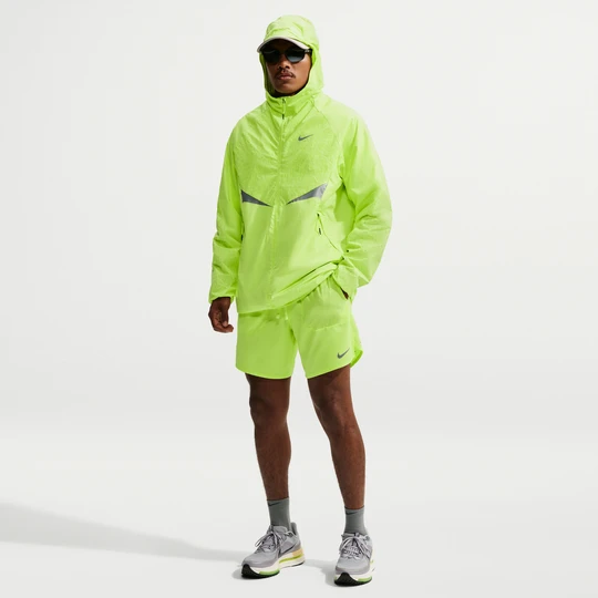 Zdjęcie produktu Męskie spodenki do biegania z wszytą bielizną 18 cm Nike Dri-FIT Stride - Żółty