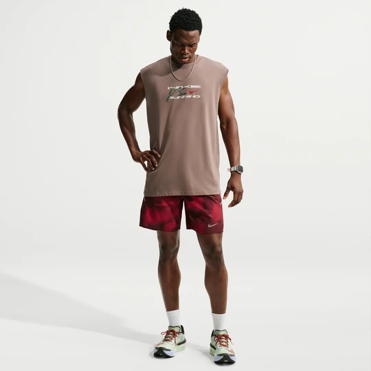 Zdjęcie produktu Męskie spodenki do biegania z wszytą bielizną i nadrukiem 18 cm Dri-FIT Nike Miler - Czerwony