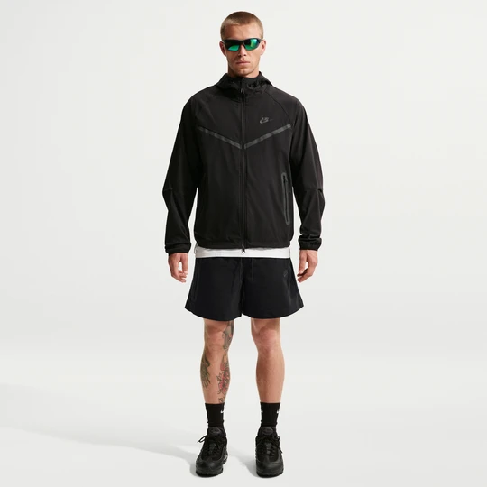 Zdjęcie produktu Męskie spodenki z tkaniny Nike Tech - Czerń