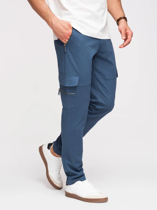 Zdjęcie produktu Męskie spodnie cargo z prostą nogawką z zapinanymi na zamek kieszeniami – ciemnoniebieskie V1 - Rozmiar: XXL Ombre Clothing