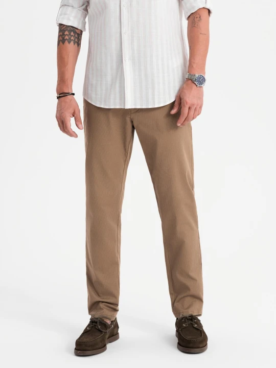 Zdjęcie produktu Męskie spodnie chino REGULAR FIT z delikatną strukturą – ciemnobeżowe V2 Ombre Clothing ciemnobeżowy