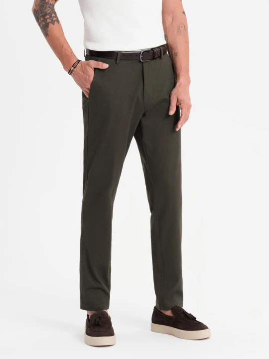 Zdjęcie produktu Męskie spodnie chino REGULAR FIT z delikatną strukturą – ciemnozielone V4 Ombre Clothing ciemnozielony