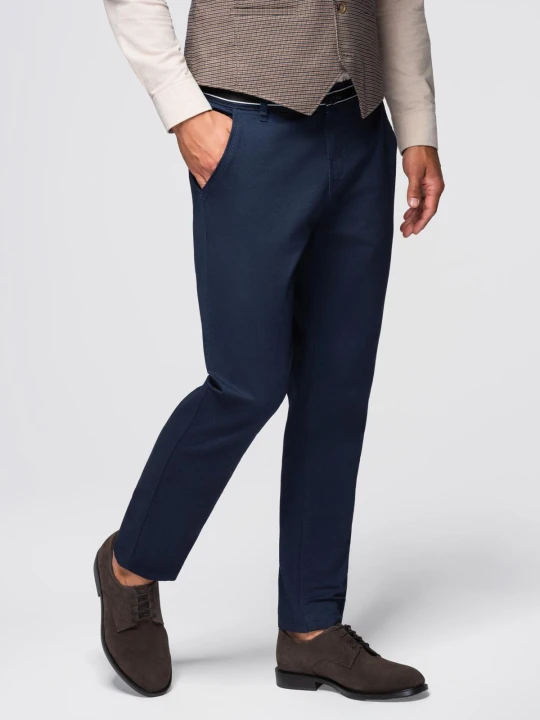 Zdjęcie produktu Męskie spodnie chino z ozdobną taśmą w pasie SLIM FIT – granatowe V2 - Rozmiar: L Ombre Clothing