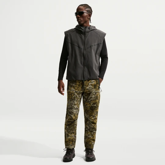 Zdjęcie produktu Męskie spodnie Nike Tech Dri-FIT z luźnymi nogawkami - Brązowy