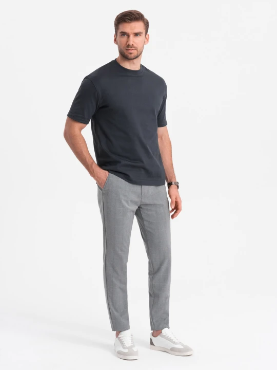 Zdjęcie produktu Męskie spodnie o klasycznym kroju w delikatną kratę - szare V3 Ombre Clothing