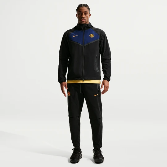 Zdjęcie produktu Męskie spodnie piłkarskie z tkaniny Nike Inter Mediolan Tech - Czerń