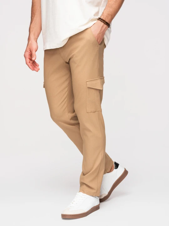 Zdjęcie produktu Męskie spodnie REGULAR z kieszeniami cargo - jasnobrązowe V4 - Rozmiar: S Ombre Clothing kawowy
