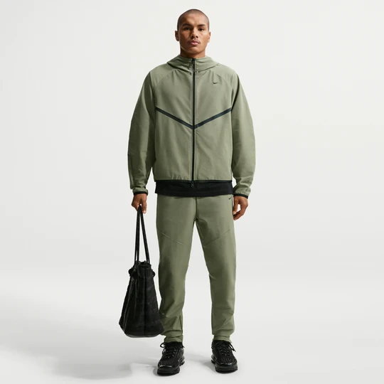 Zdjęcie produktu Męskie spodnie z dzianiny Dri-FIT Shori Nike Tech - Szary