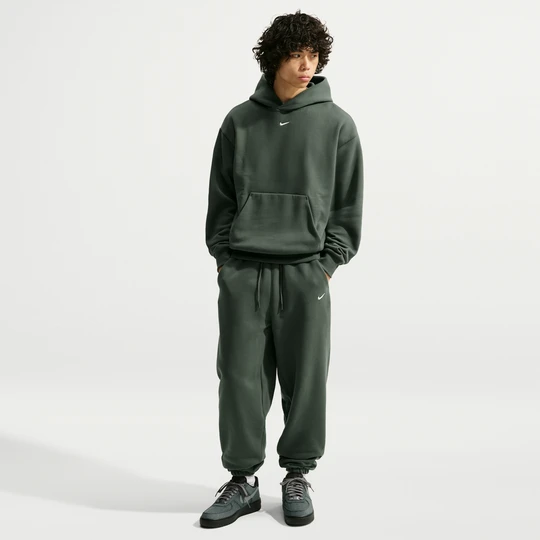 Zdjęcie produktu Męskie spodnie ze ściągaczem Nike Solo Fleece - Zieleń