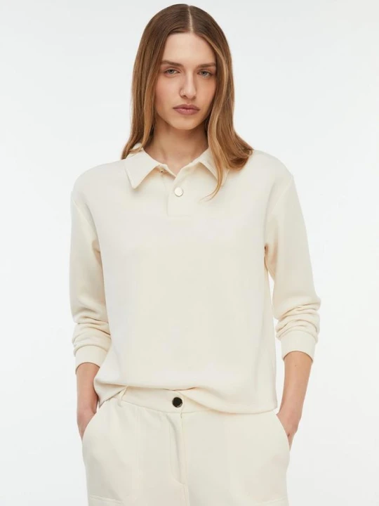 Zdjęcie produktu Miękka bluza z kołnierzykiem polo comma kremowy